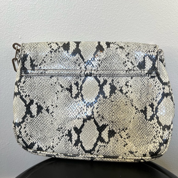 Clutch - Picture 2 of 2